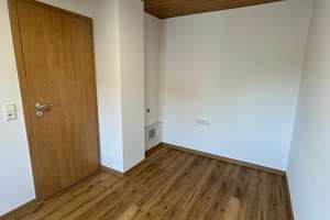 Liebevoll komplett neu renoviertes Reihenendhaus mit 4 Zimmern  u. drei Kellerräumenin Reutlingen – Jungholzweg 43, 72770 Ohmenhausen, Reutlingen – Vorschaubild 6