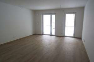 WUNDERSCHÖNE, NEUE MODERNE UND RUHIGE TRAUMWOHNUNG MIT GROẞER SONNIGEN TERRASSE UND EIGENEM GARTEN – Karolinenstraße 66, 90763 Nördliche Südstadt, Fürth – Vorschaubild 1
