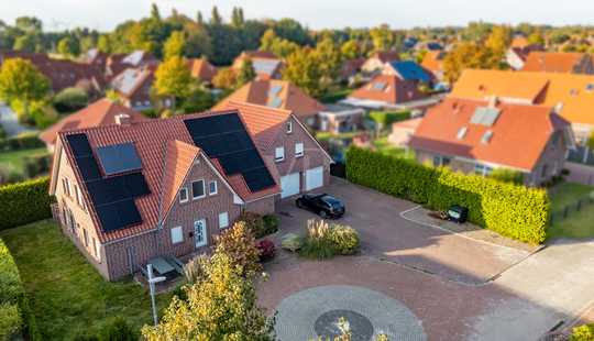 Bild von Attraktives Einfamilienhaus mit ELW und Doppelgarage in Sackgassenendlage