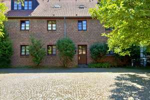 Stilvolles Dachgeschoss-Apartment in historischer Hofanlage von
Köln-Zündorf – Die vollständige Adresse der Immobilie erhältst du vom Anbieter., 51143 Zündorf, Köln – Vorschaubild 7