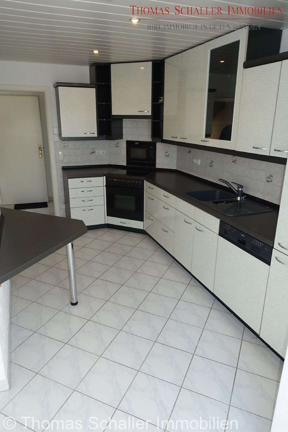 Immobilie in Velburg - Ein-/ Zweifamilienhaus in Hanglage mit Garage, Terrasse, Balkon, Loggia, EBK in Velburg bei Neumarkt - Bild 7