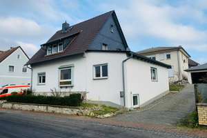 Wohnen mit Charakter: Großzügiges Einfamilienhaus in Langgöns