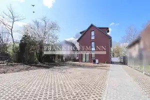 Provisionsfrei & Neubau - Haushälfte mit Stellplatz in Hamburg-Volksdorf – Hamburg – Vorschaubild 1
