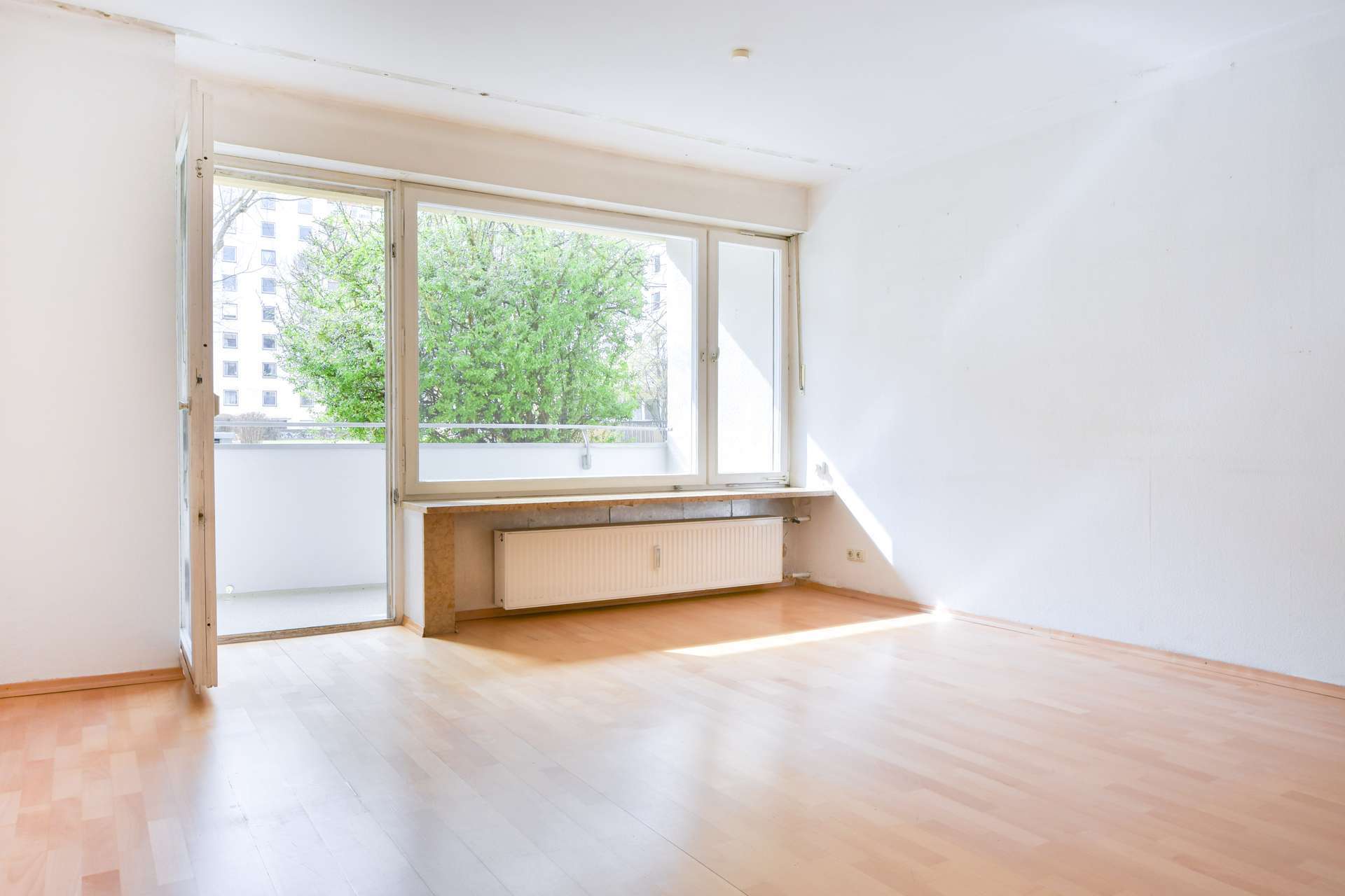 ProEigentum: 3-Zi-Whg. in Mü-Neuhausen, 84,3 m², Küche, Abstellraum, Balkon, renovierungsbedürftig, München – Bild 3