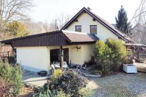Wunderschönes Einfamilienhaus in Holzoptik mit Wintergarten, Terrassen, Garagen – Zwickau (Kreis) – Vorschaubild 2