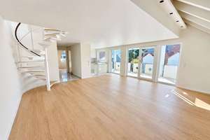 Exklusive Maisonette in Stuttgart-Riedenberg – Lichtdurchflutet, 2 Balkone & TG-Stellplatz – 70619 Riedenberg, Stuttgart – Vorschaubild 2