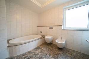 Rundumpaket aus 2003! Großzügiges Mehrgenerationenhaus mit Sauna, Kamin, Garten und Garage in Hürth – Die vollständige Adresse der Immobilie erhältst du vom Anbieter., 50354 Hürth – Vorschaubild 15