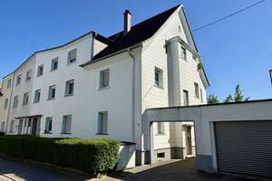 Dreifamilien-/Reihenendhaus in guter und grüner Wohnlage