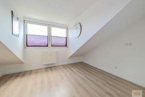 Voll saniertes Dachgeschoß-Apartment in Eller-Süd