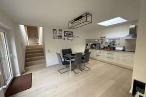 Freie Wohnung mit 5 Zimmern und Garten