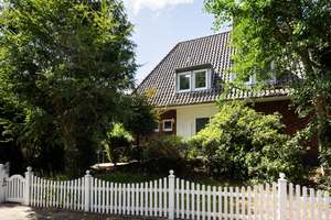 Stilvolles Einfamilienhaus mit Sauna, großem Grundstück und modernisierter Technik in Oberneuland