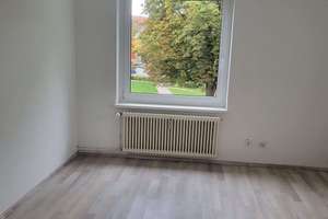 helle 3-Raum Wohnung mit Balkon ins Grüne – Schumannstr. 30, 38226 Lebenstedt, Salzgitter – Vorschaubild 2