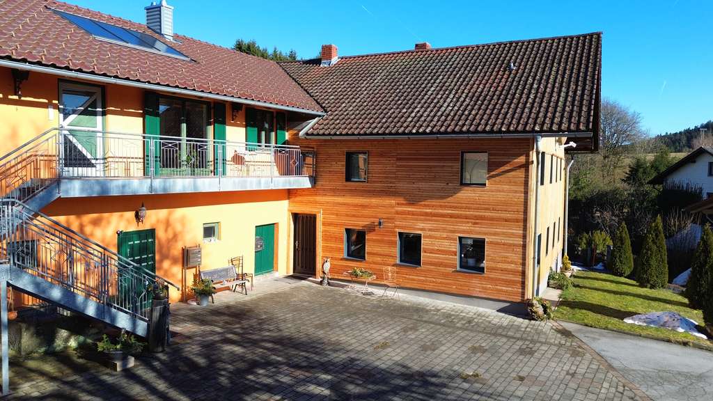 Immobilie in Saldenburg - Mehrgenerationenanwesen mit Scheune, Pferdehaltung und landwirtschaftlichen Flächen in Saldenburg - Bild 1