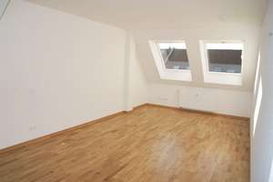 Viel Platz im Dachgeschoss! + Loggia + Parkett + Wanne & Dusche + Fußbodenheizung + PKW-Stellplatz – 4155 Gohlis-Süd, Leipzig – Vorschaubild 11