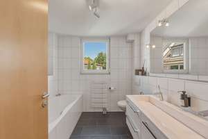 Moderne, lichtdurchflutete 3 Zimmer DG-Wohnung mit großem Süd-Ost-Balkon und Garage – Die vollständige Adresse der Immobilie erhältst du vom Anbieter., 70599 Schönberg, Stuttgart – Vorschaubild 16