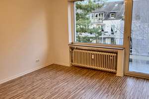 "Charmanter Altbau: 3-Zimmer-Wohnung in Grafenberg" - Balkon zum Garten – Simrockstr. 44, 40235 Grafenberg, Düsseldorf – Vorschaubild 11