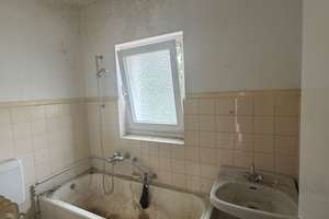 Bezugsfreie Handwerkerwohnung in sehr ruhiger Lage von Alt-Buckow | Bieterverfahren ab 120.000 €