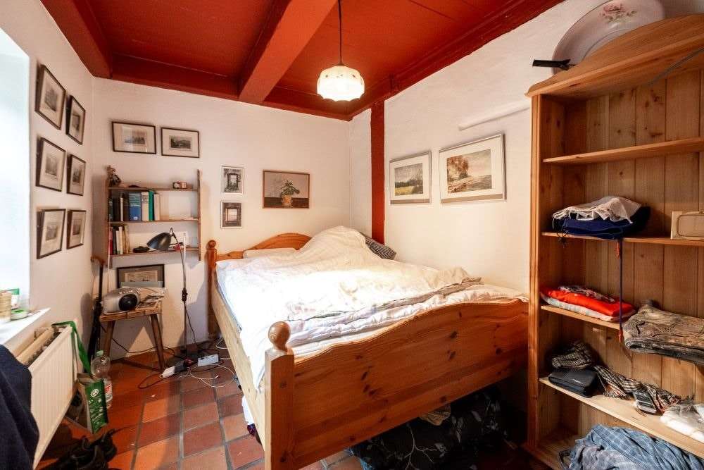 Immobilie in Niebüll - Baudenkmal - Bauernhaus unter Reet mit Scheune auf einer Warft im Gotteskoog - Bild 9