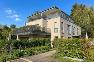 EXKLUSIVE, NEUWERTIGE 6-Zimmer-EG-Wohnung mit LUXUS-Innenausstattung plus TERRASSEN und EBK !!!