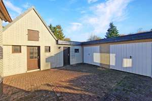 gepflegtes und modernisiertes Wohnhaus mit Garagen und einem schönem Grundstück – Die vollständige Adresse der Immobilie erhältst du vom Anbieter., 24534 Stadtmitte, Neumünster – Vorschaubild 3
