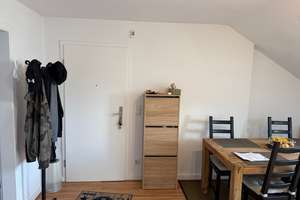 DG / Großzügiger Schnitt, ruhige zwei Zimmer mit Schrägen und großzügigem Küchenraum – Friedenstraße 62, 40219 Unterbilk, Düsseldorf – Vorschaubild 4