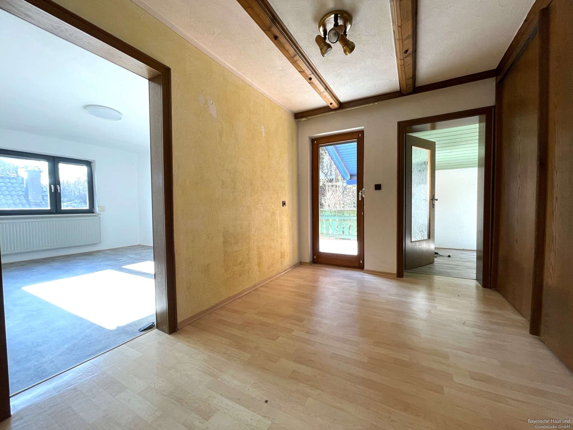 Immobilie in Winzer - Schönes Zweifamilienhaus mit Garten - familienfreundlich & vielseitig! - Bild 6