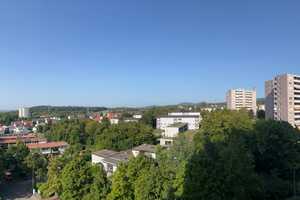 Großzügige 4,5-Zimmer-Wohnung in attraktiver Lage – Reutlingen (Kreis) – Vorschaubild 2
