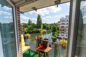 Sonnige Aussichten für Kapitalanleger - Vermietete 2-Zimmer-Wohnung mit Balkon und Kanalblick