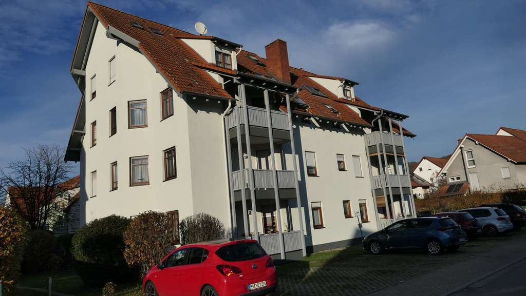 Immobilie in Laudenbach - ... mit Fliesenboden, zwei Pkw-Stellplätzen und Sonnenbalkon - Bild 3