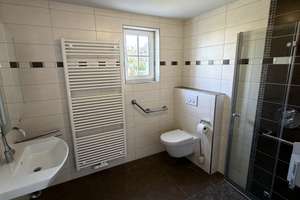Modernisiertes Familienhaus mit neuer Einbauküche, Garten & 3 Garagen – Die vollständige Adresse der Immobilie erhältst du vom Anbieter., 97359 Schwarzach am Main – Vorschaubild 4