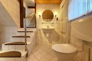 TOP-Preis...die Modernisierung kann starten.
4 Zimmer auf 131 m². Herrliches Grundstück.
Südstadt. – Die vollständige Adresse der Immobilie erhältst du vom Anbieter., 78050 Villingen, Villingen-Schwenningen – Vorschaubild 8