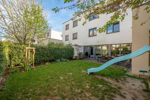 Exklusive Architekten-DHH mit Innenhof & großer Duplex-Garage Bestlage Frankfurt-Riedberg-Westflügel – Die vollständige Adresse der Immobilie erhältst du vom Anbieter., 60438 Kalbach-Riedberg, Frankfurt am Main – Vorschaubild 20