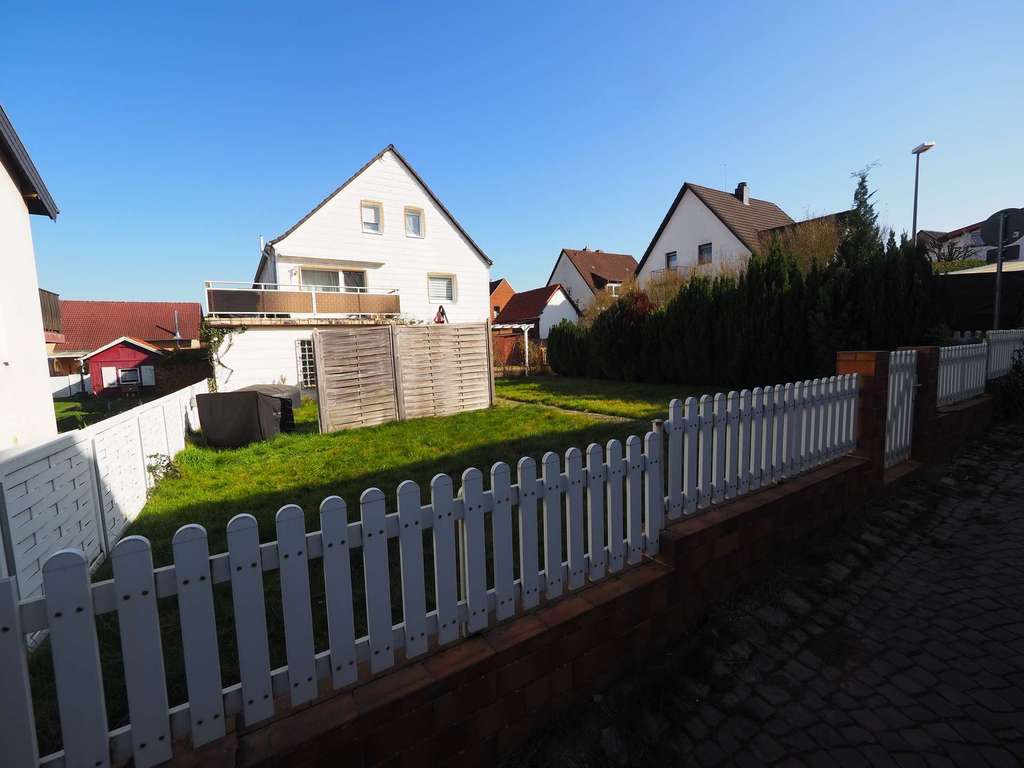 Immobilie in Zweibrücken - GÜNSTIGES EINFAMILIENHAUS MIT GARAGE IN ZWEIBRÜCKEN-RIMSCHWEILER - Bild 1