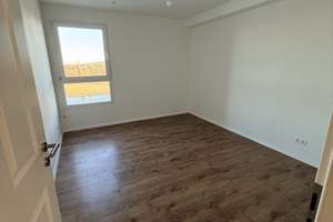 Platz zum wohlfühlen und ein Balkon mit Ausblick – Sarajevo-Ufer 25, 39106 Alte Neustadt, Magdeburg – Vorschaubild 7