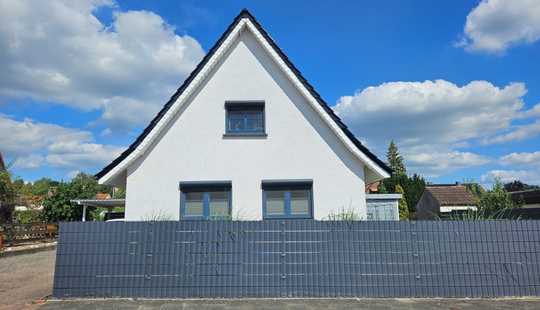 Bild von Einfamilienhaus mit allen Annehmlichkeiten die das Leben zu bieten hat - einziehen und wohlfühlen