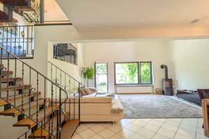 Schuch Immobilien - Großzügiges Reihenhaus mit Garten und Kamin in Wiesbaden-Delkenheim – Die vollständige Adresse der Immobilie erhältst du vom Anbieter., 65205 Delkenheim, Wiesbaden – Vorschaubild 2