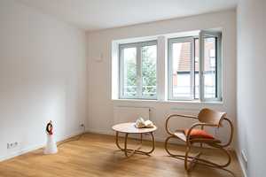 Ruhig und komfortabel in Toplage: 2-Zimmer-Whg. mit Balkon und EBK in saniertem 50er-Jahre-Haus – Elisabethplatz 3, 80796 München – Vorschaubild 3