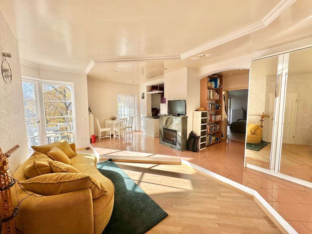 Immobilie in Grünwald - Stilvolle 3-Zimmerwohnung in Grünwald mit großem Südbalkon - Bild 1