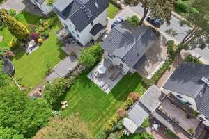 Nur 500 Meter bis nach Blankenese: Traumhaft saniertes Haus mit moderner Ausstattung und stilvoll... – Die vollständige Adresse der Immobilie erhältst du vom Anbieter., 22589 Iserbrook, Hamburg – Vorschaubild 11