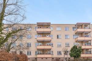 Helle und bezugsfreie 3-Zimmer-Altbauwohnung mit Balkon in Berlin-Steglitz – Die vollständige Adresse der Immobilie erhältst du vom Anbieter., 12169 Steglitz, Berlin – Vorschaubild 2