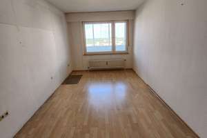 renovierungsbedürftige Wohnung über den Dächern von Augsburg zu verkaufen – Wilhelm-Hauff-Str. 20, 86161 Wolfram-und Herrenbachviertel, Augsburg – Vorschaubild 3
