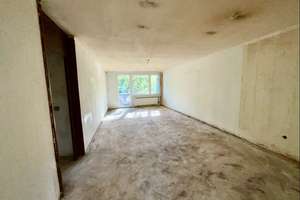 Rohdiamant zum Schleifen bereit!
Erdgeschosswohnung mit Blick ins Grüne – 67063 Friesenheim, Ludwigshafen am Rhein – Vorschaubild 3
