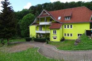 Charaktervolles Mehrfamilienhaus, eingebettet in einen großzügigen Park - geniale Kapitalanlage! – Die vollständige Adresse der Immobilie erhältst du vom Anbieter., 79669 Zell im Wiesental – Vorschaubild 2