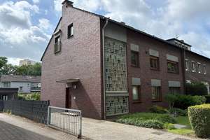 Oldie but Goldie - bezugsfreies Zwei- bis Dreifamilienhaus – Die vollständige Adresse der Immobilie erhältst du vom Anbieter., 47198 Hochheide, Duisburg – Vorschaubild 1
