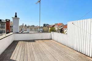 7567 - Nähe Stadtgarten: Sanierte 2-Zimmerwohnung mit herrlicher Dachterrasse!