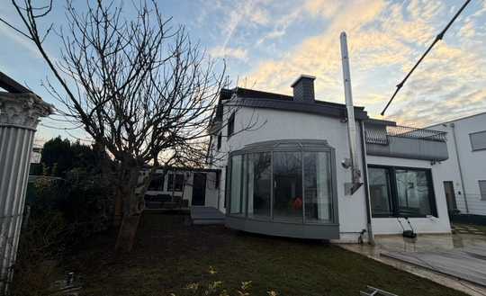 Wohnen am Geigersberg - Rarität mit Pool, Garten & spektakulärer Aussicht