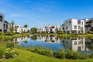 NEUER KP- 7.619,- pro QM- EXKLUSIVES WOHNEN AM SEE- Haus im Haus- 100 qm Ziergarten