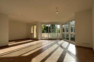 Exklusive 2‑Zimmer‑Wohnung mit Rheinblick, großem Süd‑West‑Balkon und hochwertiger neuer Einbauküche