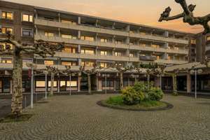 Großzügige 4-Zimmer-Wohnung mit Balkon und zwei Bädern in ruhigem MFH