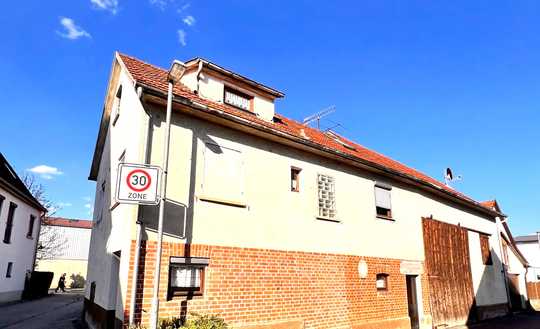 Kleines Haus mit großer Scheune und kleinem Garten in Neckartailfingen